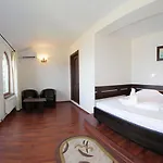 Insula Hotel 4*